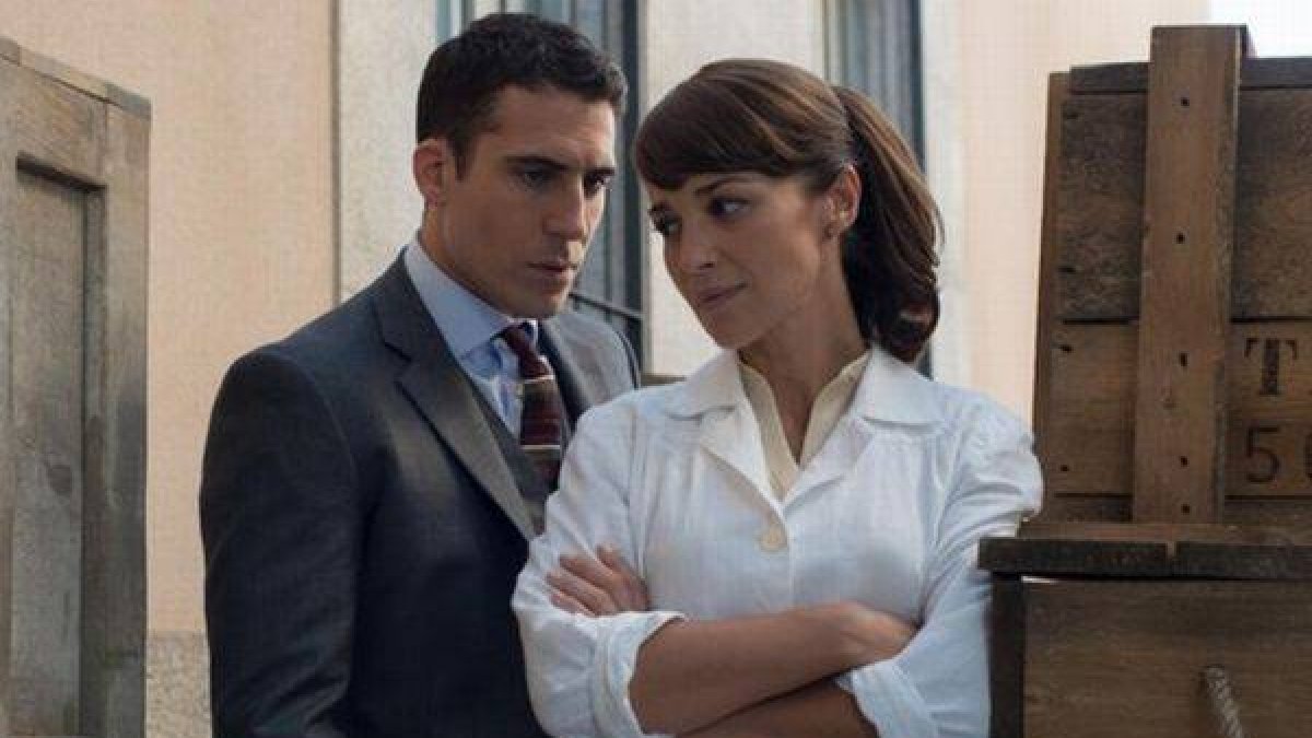 Miguel Ángel Silvestre y Paula Echevarría, en 'Velvet'.-