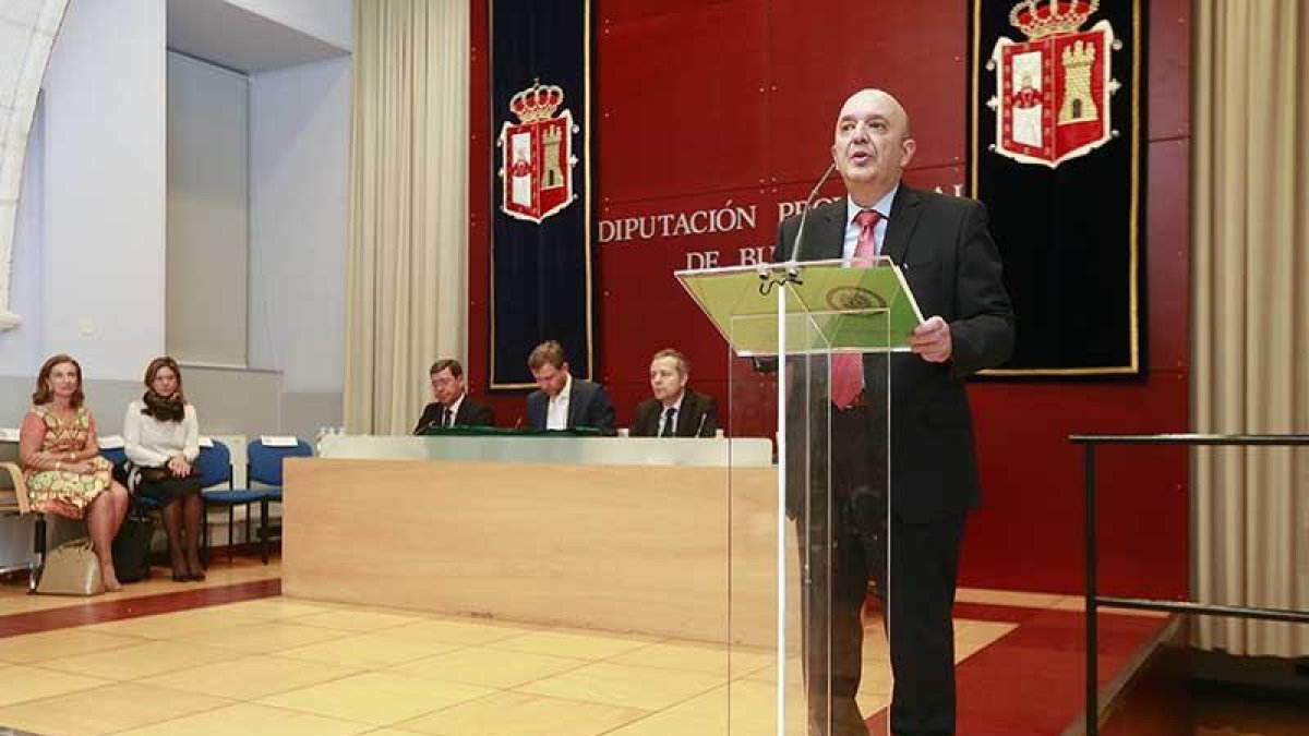 El director, Antonio Granados, en el inicio de la apertura del curso académico.-RAÚL G. OCHOA