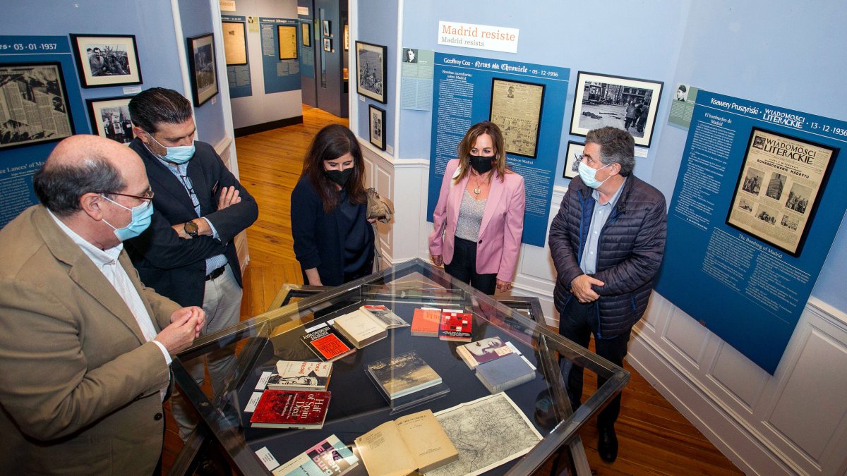 La muestra, ubicada en el Palacio de la Isla, puede visitarse desde ayer. TOMÁS ALONSO