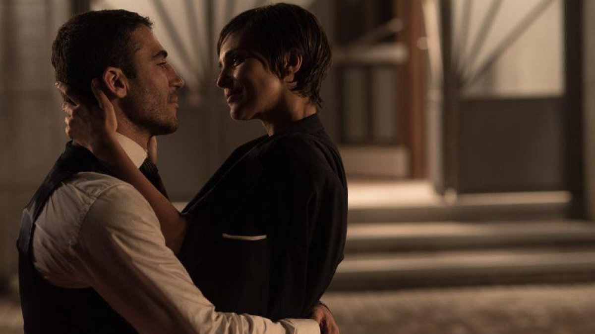 Miguel Ángel Silvestre y Paula Echevarría, en el capítulo final de 'Velvet'.-ENRIQUE BARÓ UBACH
