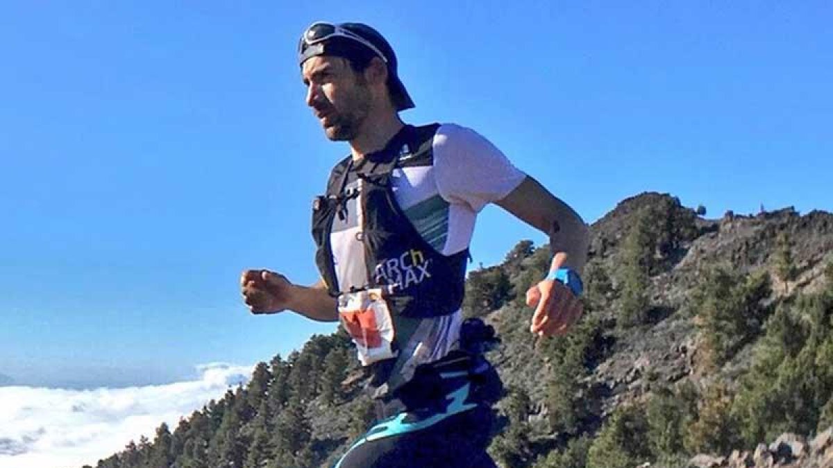 Luis Hernando en plena acción en la Transvulcania-RUNKM.COM