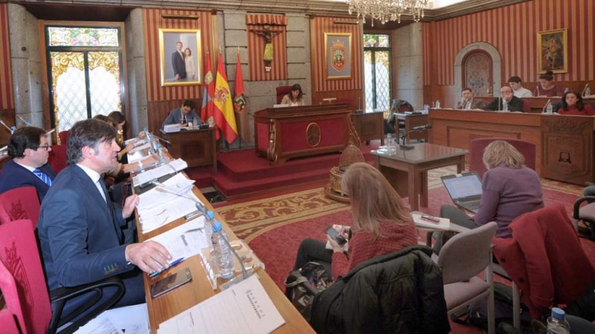 Un momento de la comisión de investigación desarrollada en el Salón de Plenos.-ISRAEL L. MURILLO