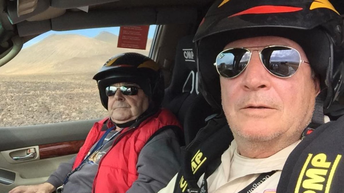 Elías y Daniel del Val, a bordo de su Toyota Land Cruiser-ECB