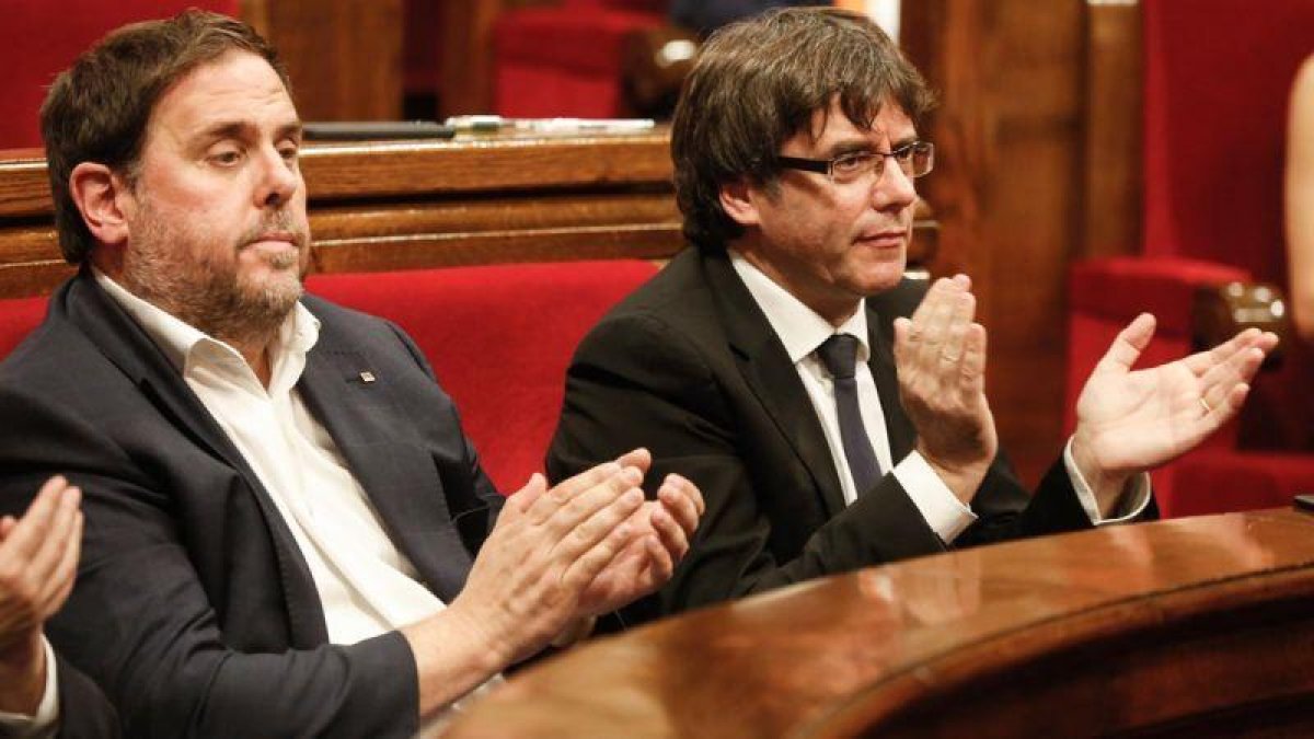 El Tribunal de Cuentas cita a Puigdemont y Junqueras por el 1-O.-JULIO CARBÓ