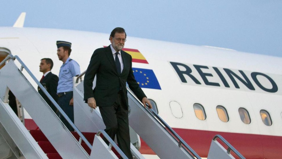 Llegada del presidente del Gobierno, Mariano Rajoy, a Washington para entrevistarse este martes en la Casa Blanca con el presidente de Estados Unidos, Donald Trump-DIEGO CRESPO (EFE)