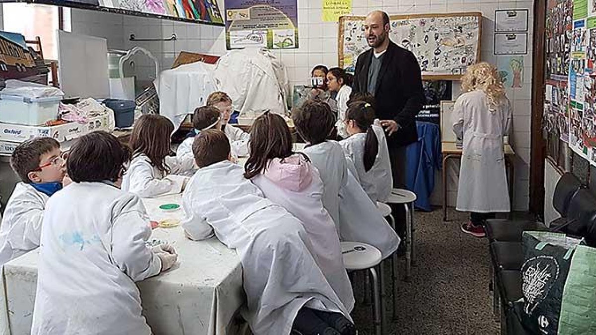 Rodaje de una de las escenas iniciales del cortometraje realizado por los alumnos de Primaria que desarrollan su talento en ‘Espiciencia’.-ESPICIENCIA