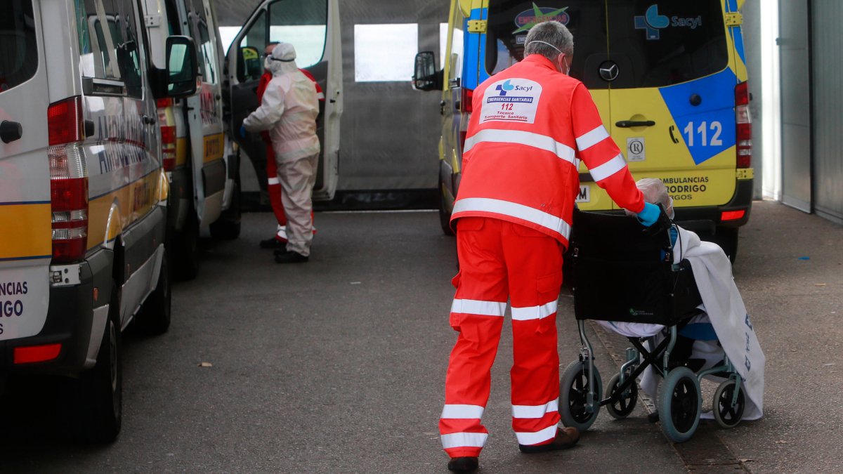 Traslado de un paciente al HUBU. RAÚL G. OCHOA