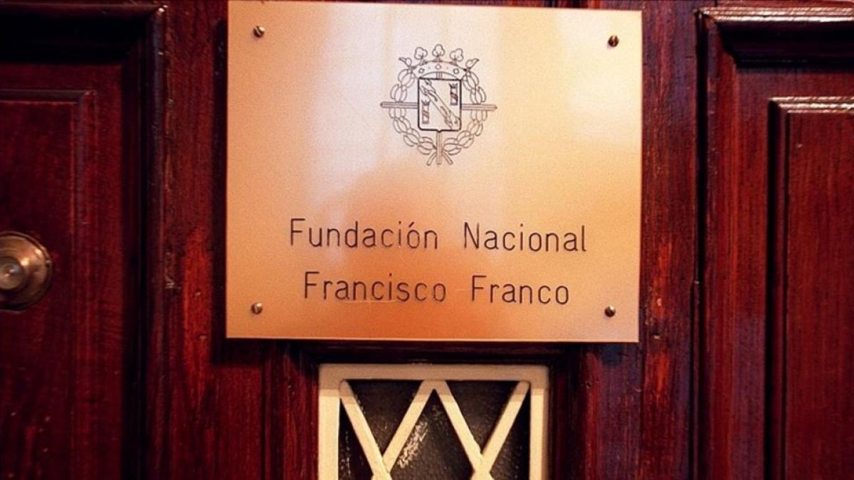 El edificio que alberga de las oficinas de la Fundación Francisco Franco.-DAVID CASTRO