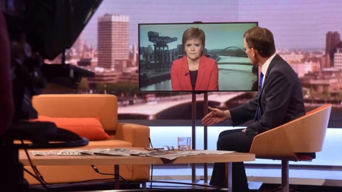 Nicola Sturgeon, en conexión televisiva con el 'show' de Andrew Marr en la BBC, este domingo.-REUTERS