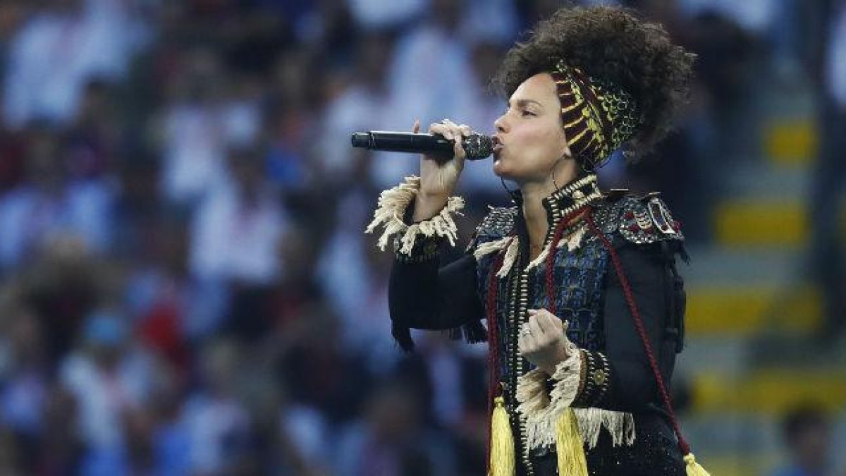 Alicia Keys en su actuación en la final de la Champions-Kai Pfaffenbach / REUTERS
