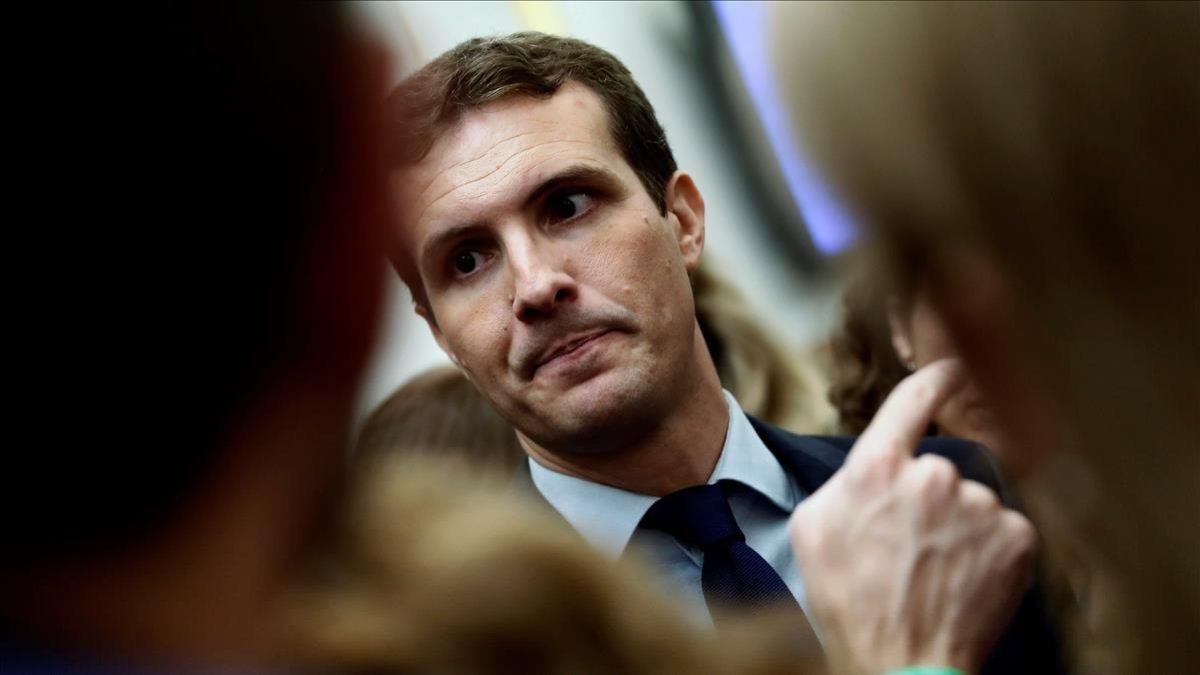 Pablo Casado, en una imagen del día 19, en los pasillos del Congreso.-EFE