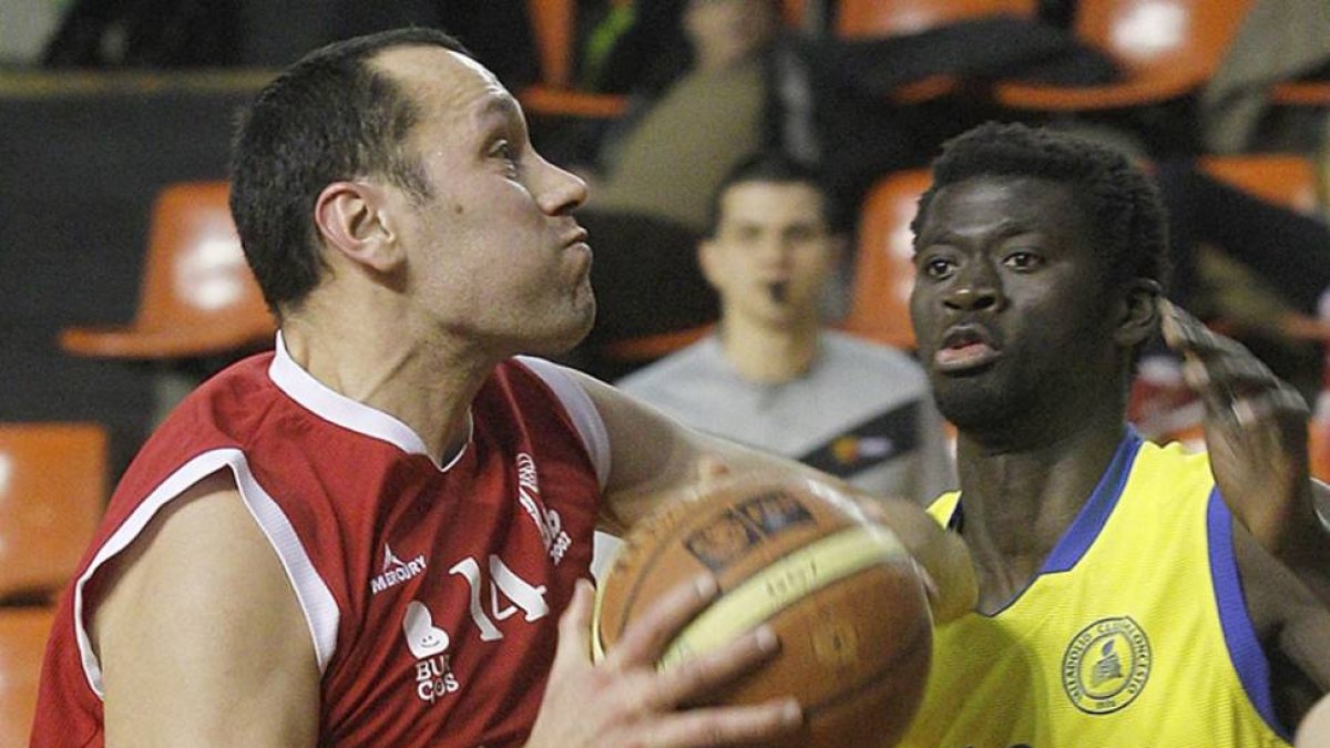Txomin anotó 19 puntos.-SANTI OTERO