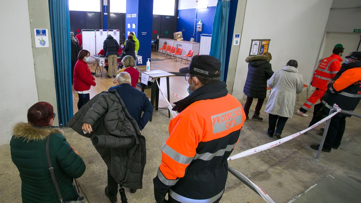 Las colas apenas se daban en el interior de la instalación, pero no llegaban al exterior. TOMAS ALONSO
