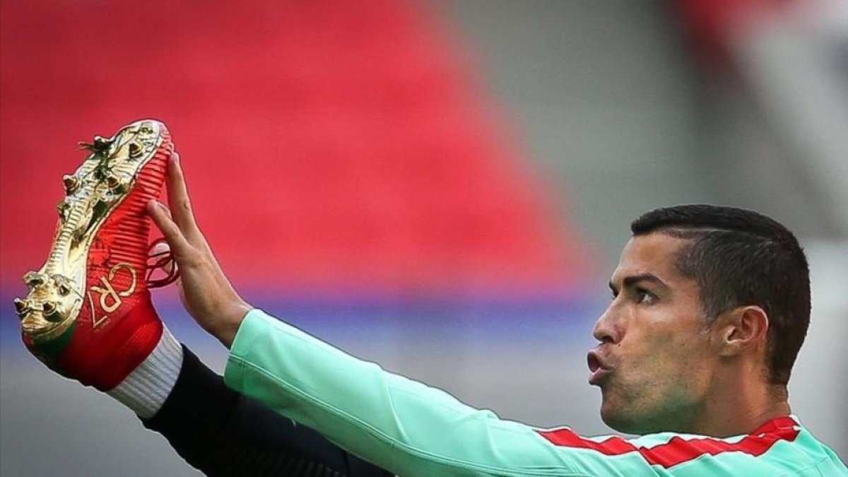 Cristiano Ronaldo, durante el entrenamiento de este sábado con la selección portuguesa en Kazán.-MARIO CRUZ