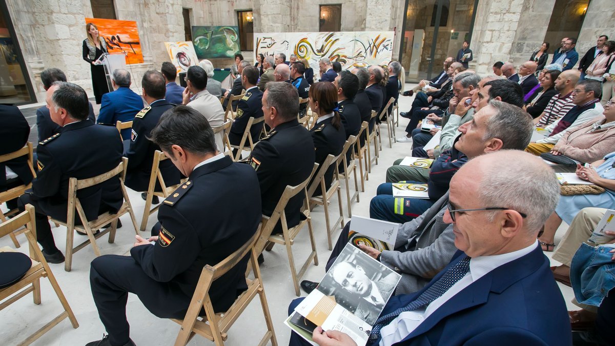 La directora de la prisión de burgos, Elena Ramos, durante el acto del Día de la patrona de las prisiones en el que se celebró el 90 aniversario de la cárcel de Burgos. TOMÁS ALONSO