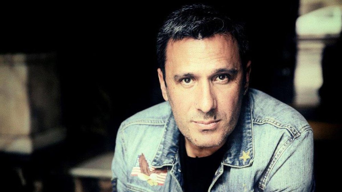 El promotor musical Javier Adrados es uno de los autores del libro 'Yo también leía la Super Pop'.-ECB