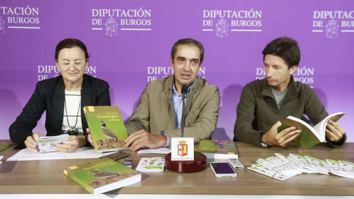 Rosa Pérez, David Colinas y Rufino Fernández, durante la presentación de ayer.-R.O.