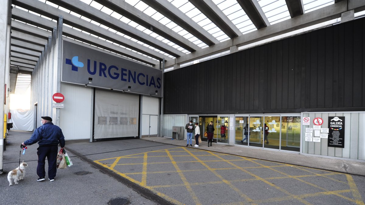Imagen del acceso de Urgencias del HUBU. RAÚL G. OCHOA