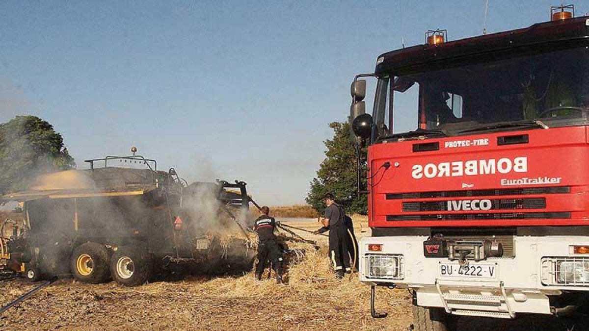 Los incendios y la quema de matojos son los principales motivos de las salidas de los voluntarios.-G. G.