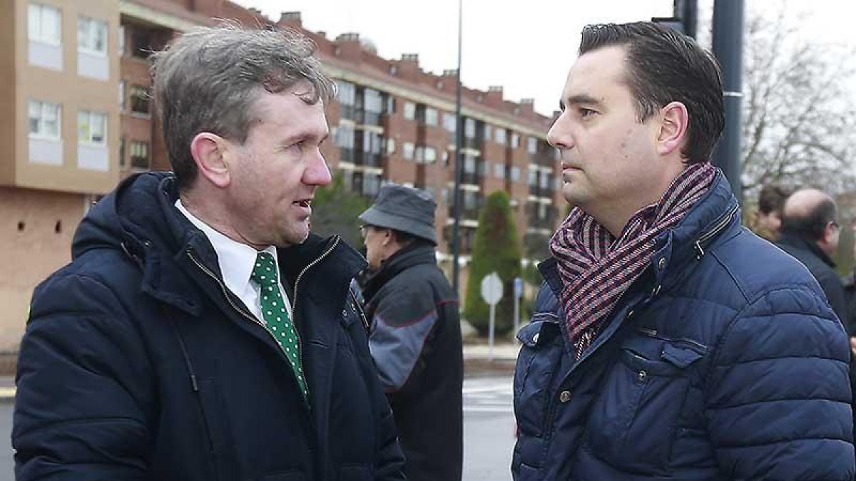 De la Rosa y Lacalle conversan en Las Rebolledas.-ISRAEL L. MURILLO