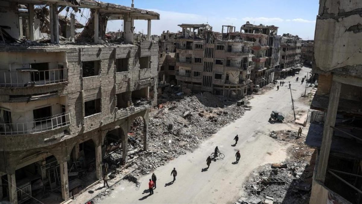 Vista general de los edificios destruidos en un barrio de Duma.-EFE / MOHAMMED BADRA