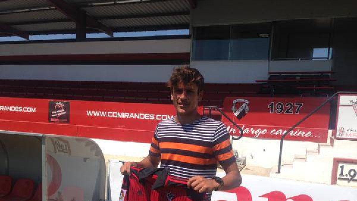 Sangalli con la camiseta rojilla.-