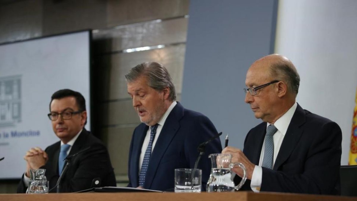 Escolano, Méndez de Vigo y Montoro, en la rueda de prensa de este viernes.-/ DAVID CASTRO