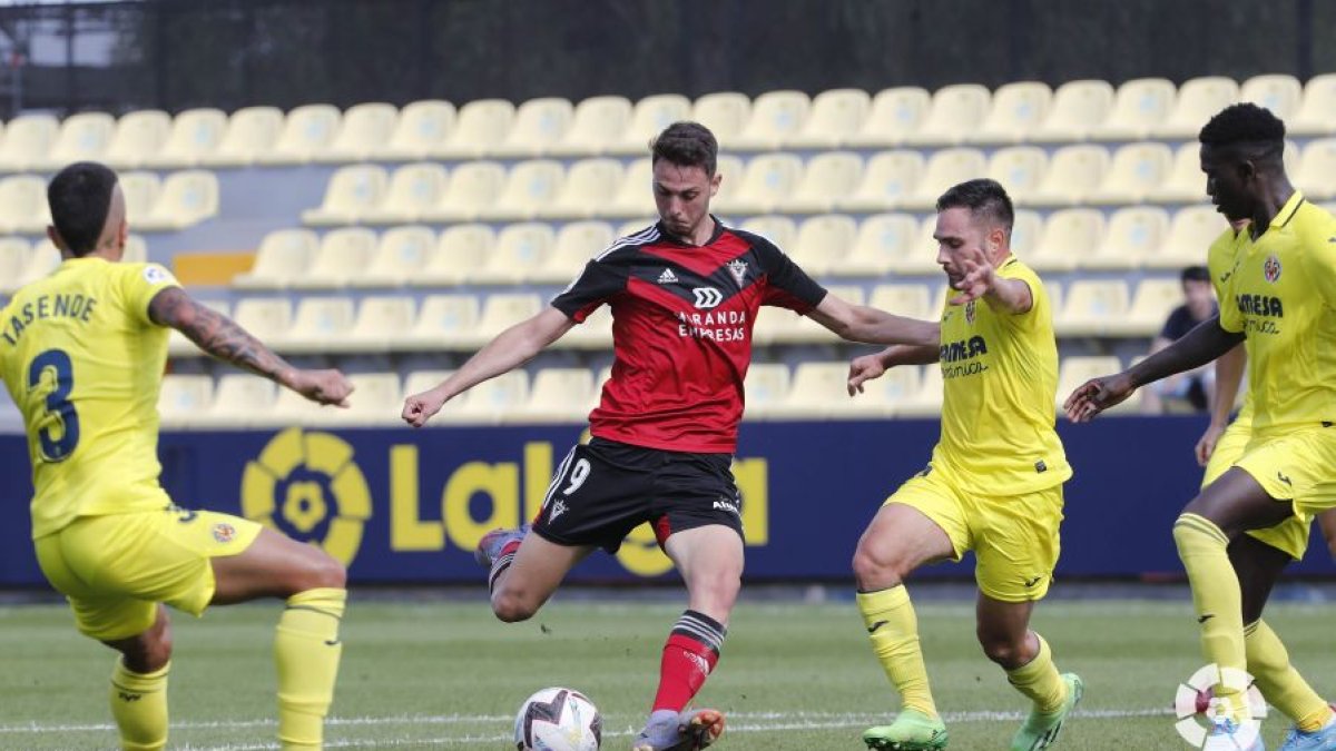 El conjunto rojillo espera recuperar la efectividad de su «killer», Raúl García de Haro. LALIGA