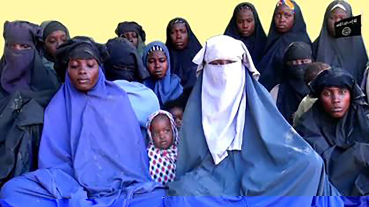 Boko Haram difunde un vídeo en el que 14 de las más de 270 niñas secuestradas de Chibok, dicen que no quieren volver a sus casas.-/ AFP / HANDOUT (AFP)