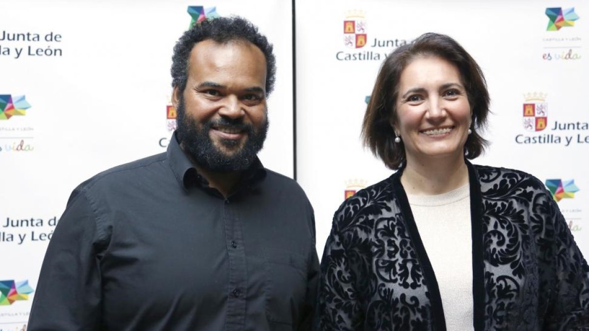 La consejera de Cultura y Turismo, María Josefa García Cirac, presenta al director artístico del Festival Internacional de las Artes de Castilla y León, FÀCyL 2016, Carlos Jean-ICAL