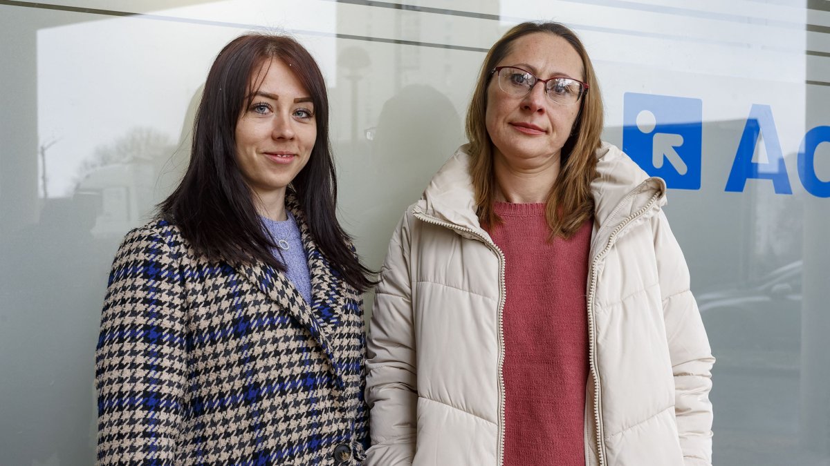 Anastasiia e Iryna rehacen su vida en Burgos con sus hijos tratando de dejar atrás el horror de la guerra en Ucrania. SANTI OTERO