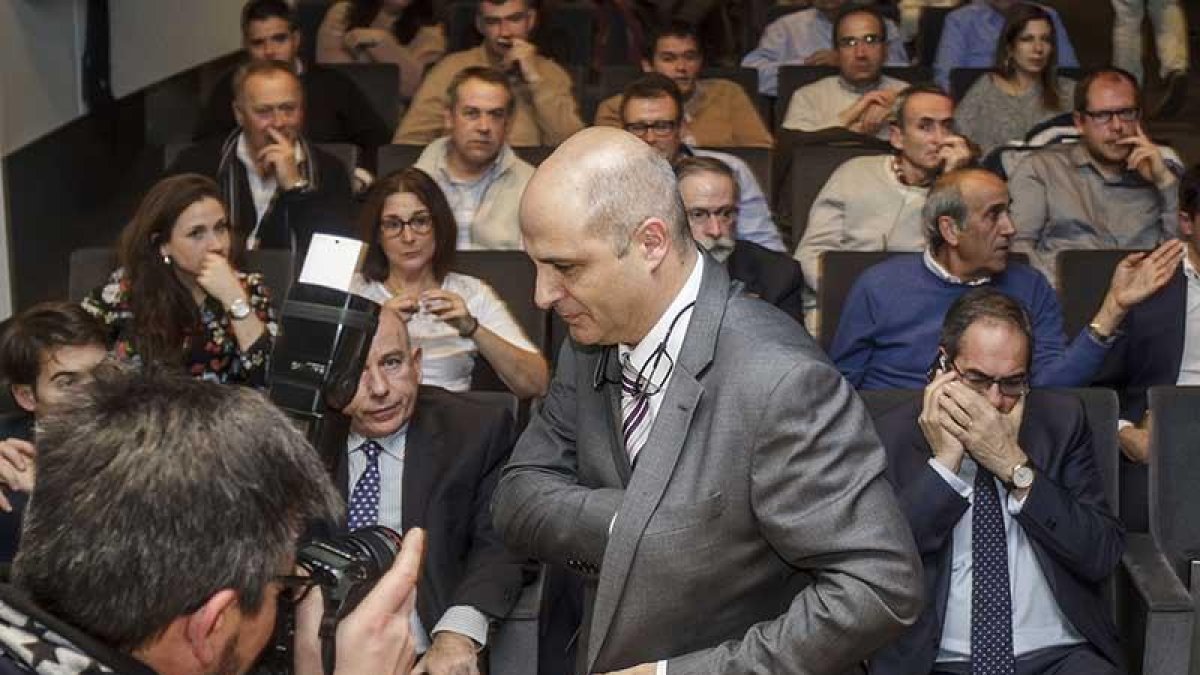 Jorge Llorente clausuró la Jornada sobre Seguridad y resistencias antimicrobianas centrada en el sector porcino.-SANTI OTERO