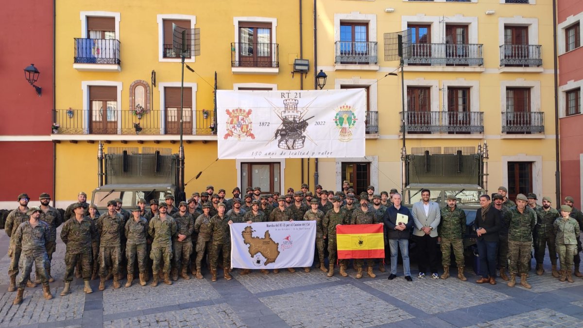 El Regimiento de Transmisiones 21 del Ejército de Tierra ha concluido hoy en Calatayud su recorrido por el Camino del Cid. ECB