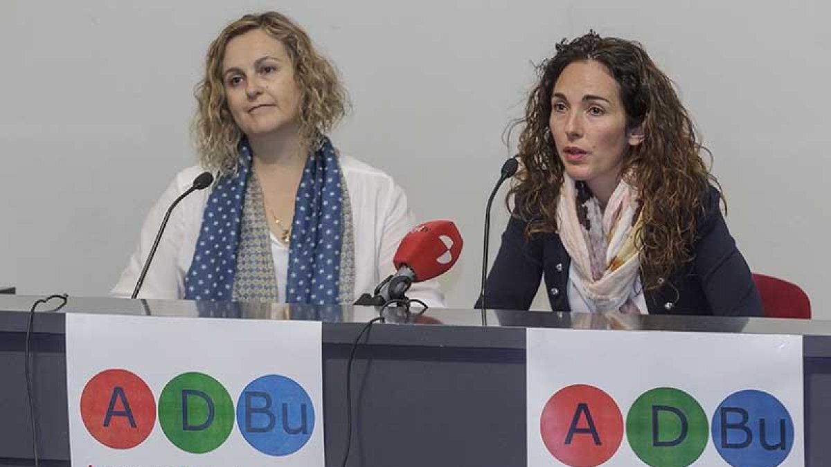 Fátima Fernández y Silvia González, vicepresidenta y presidenta de la asociación.-SANTI OTERO