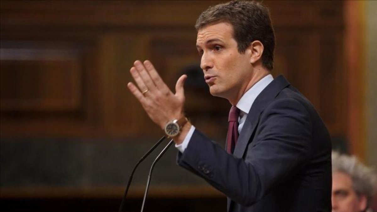 Pablo Casado, este miércoles durante su discurso en la tribuna del Congreso.-JOSÉ LUIS ROCA