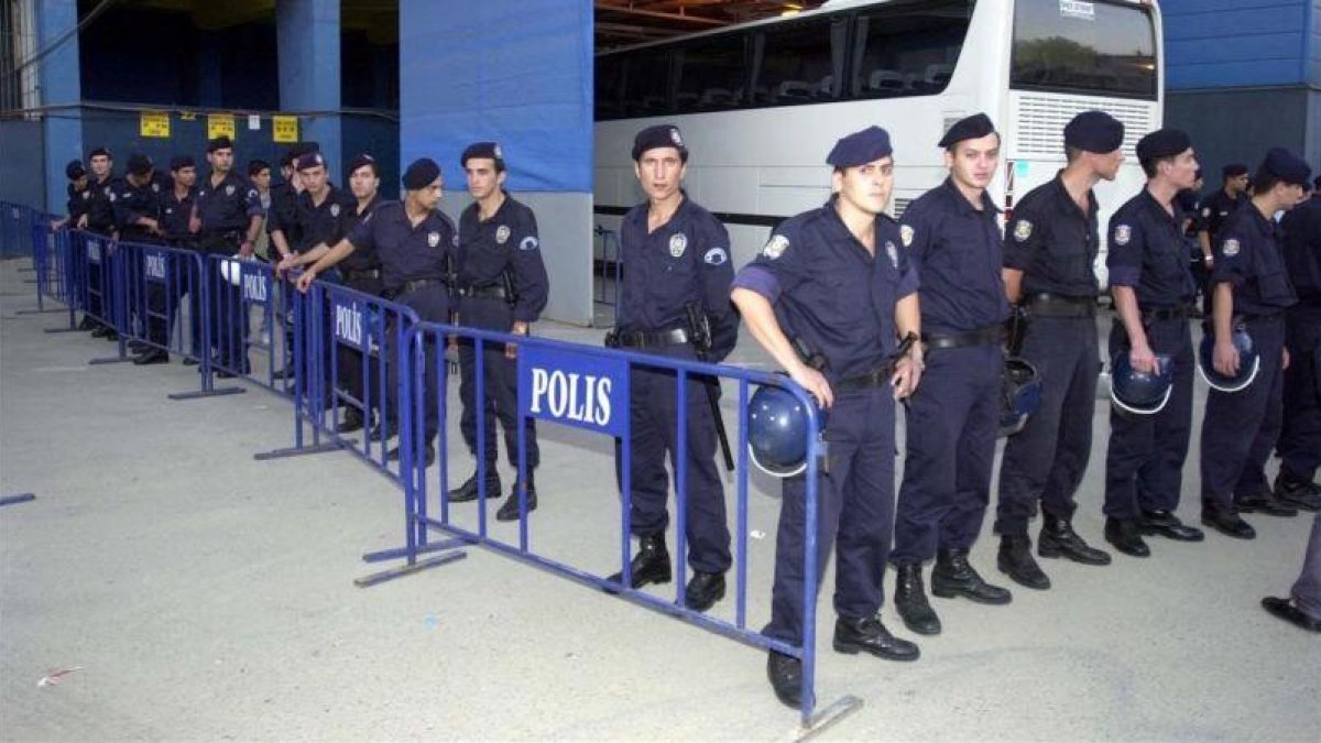Policías en Estambul.-EL PERIÓDICO