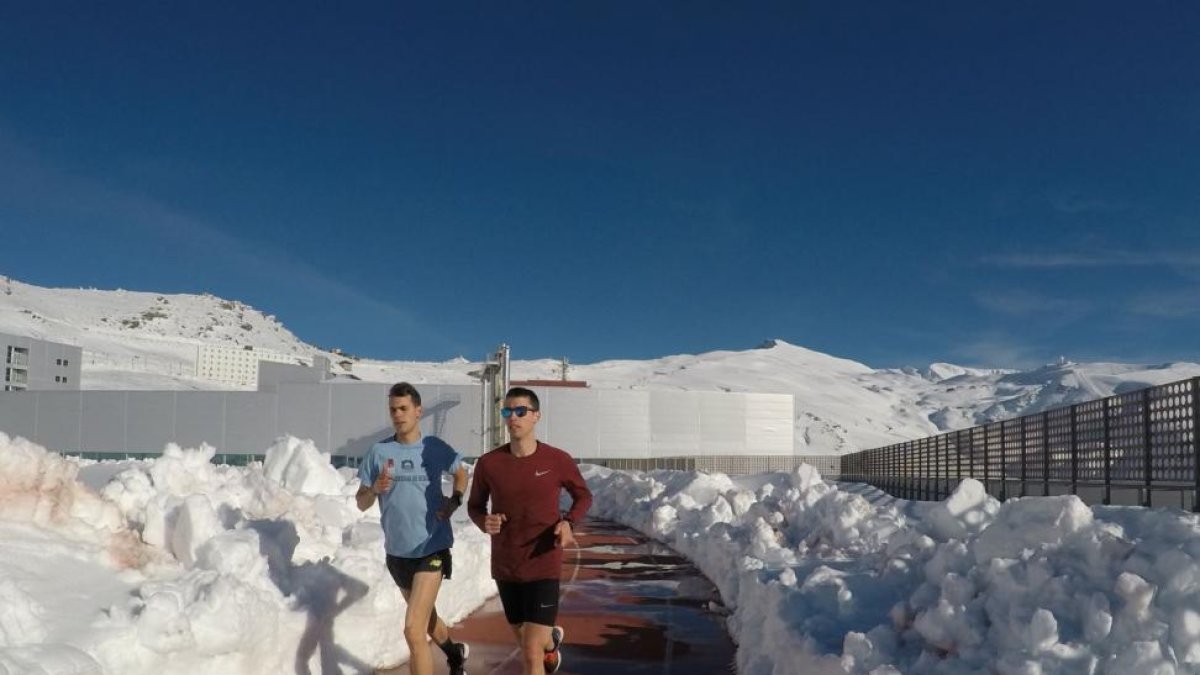 Dani Arce y Jesús Gómez han preparado la temporada estival en el CAR de Sierra Nevada en Granada-ECB