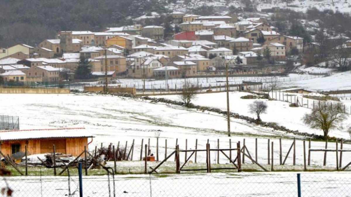 Nevada en la localidad de Regumiel de la Sierra.-R. F.