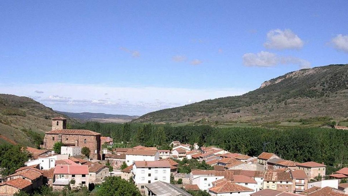 Vista de la Sierra de la Demanda y de la localidad de Fresneda de la Sierra Tirón-ECB