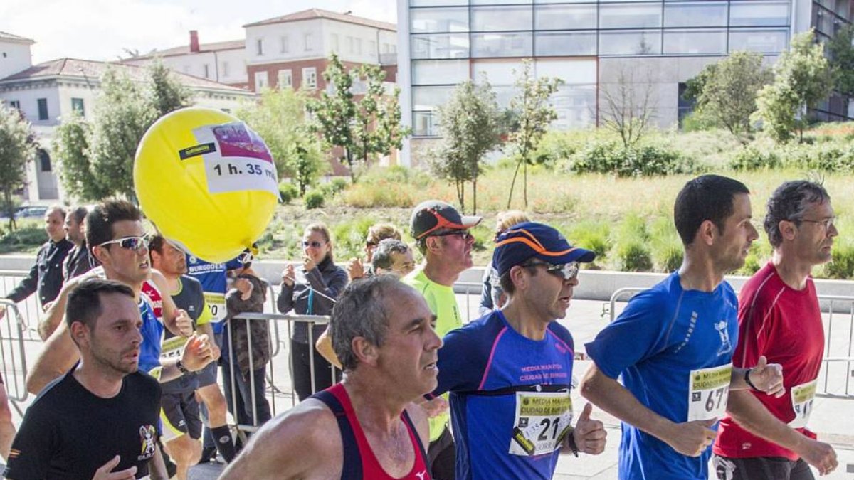 Un momento de la Media Maratón Ciudad de Burgos de 2014-Santi Otero