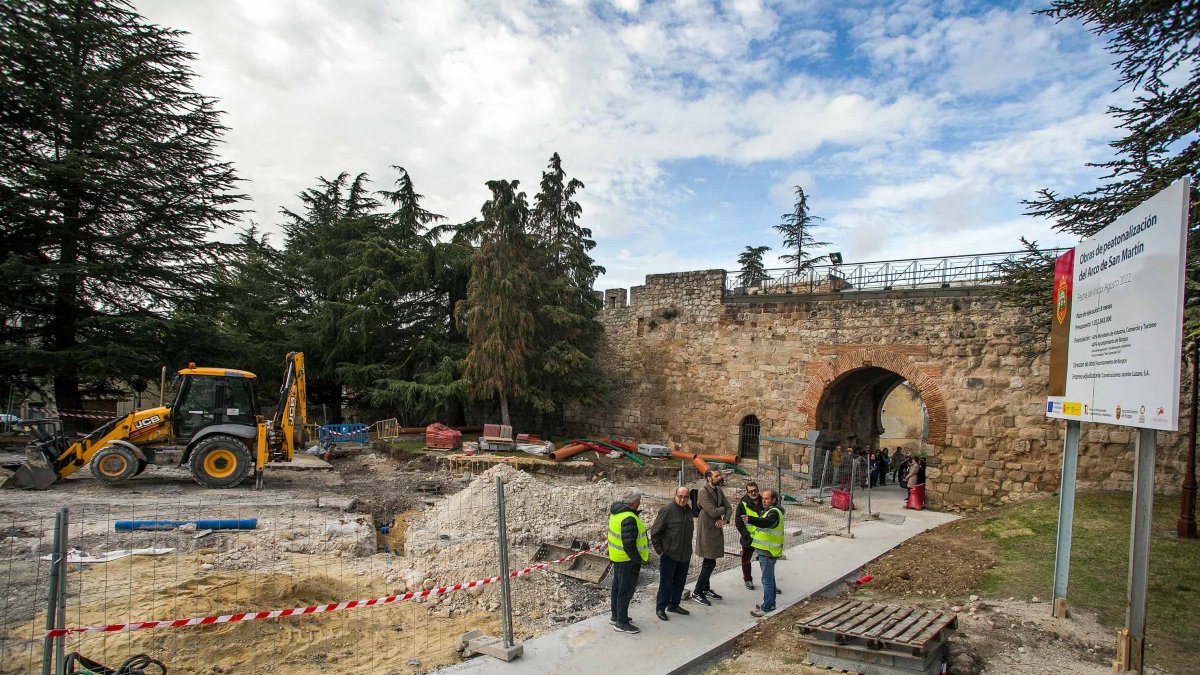 Las obras del Arco de San Martín vistas desde el Solar del Cid. TOMÁS ALONSO