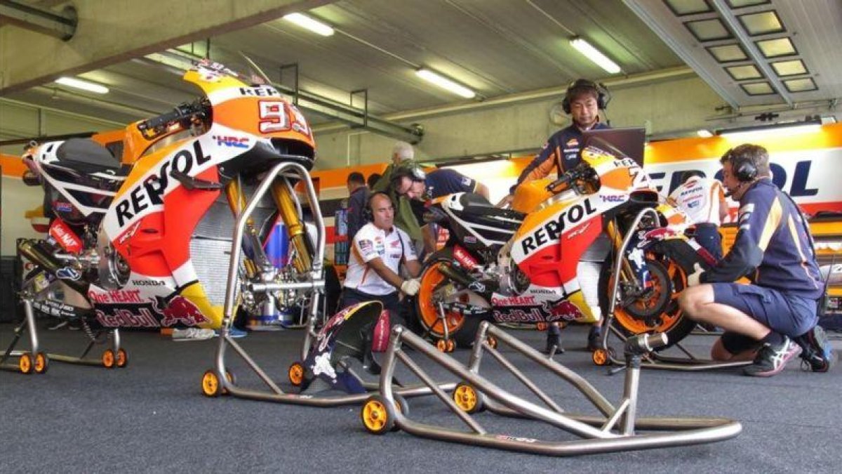 El box del equipo Repsol-Honda en Brno, República Checa.-EMILIO PÉREZ DE ROZAS