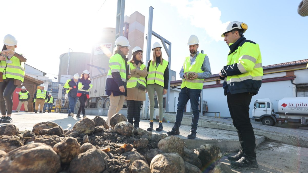 Luis Tudanca visita la fábrica Azucarera de Miranda de Ebro. ICAL