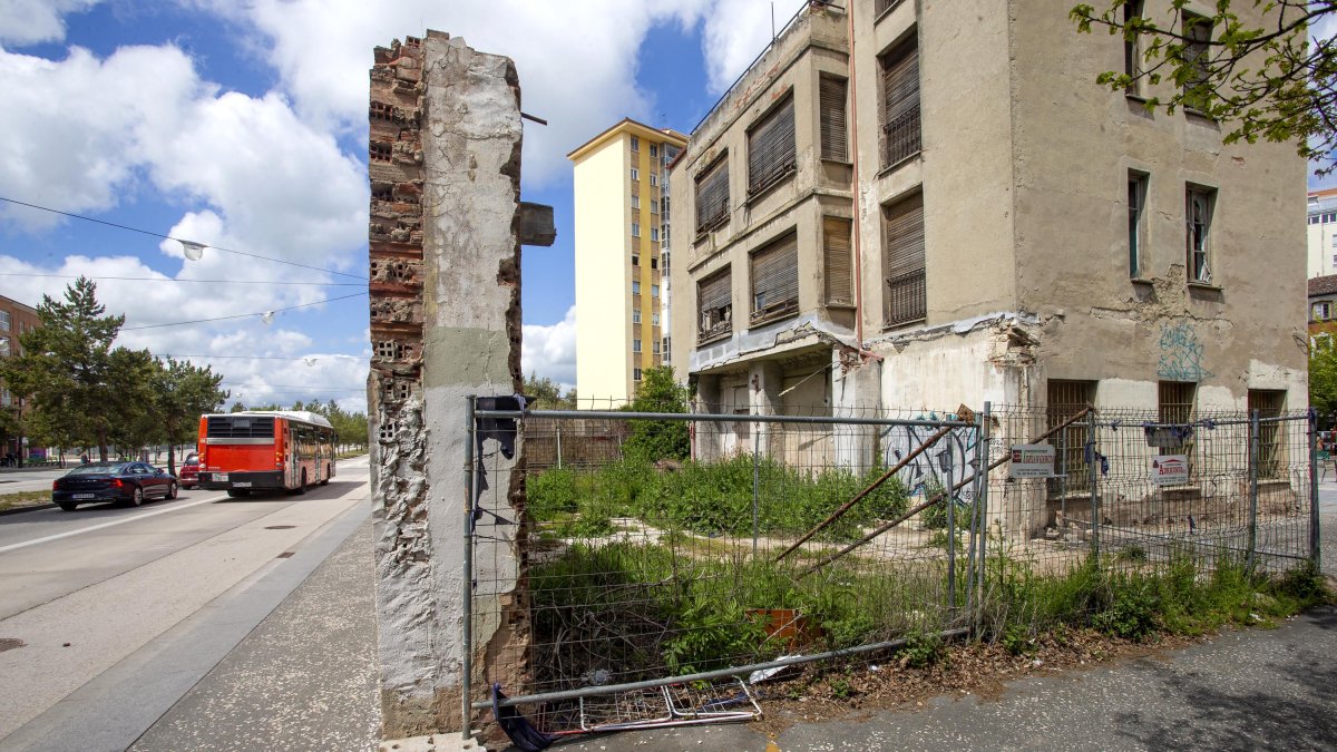 El distrito sur ha planteado entre las inversiones el arreglo de los solares abandonados o en desuso. SANTI OTERO