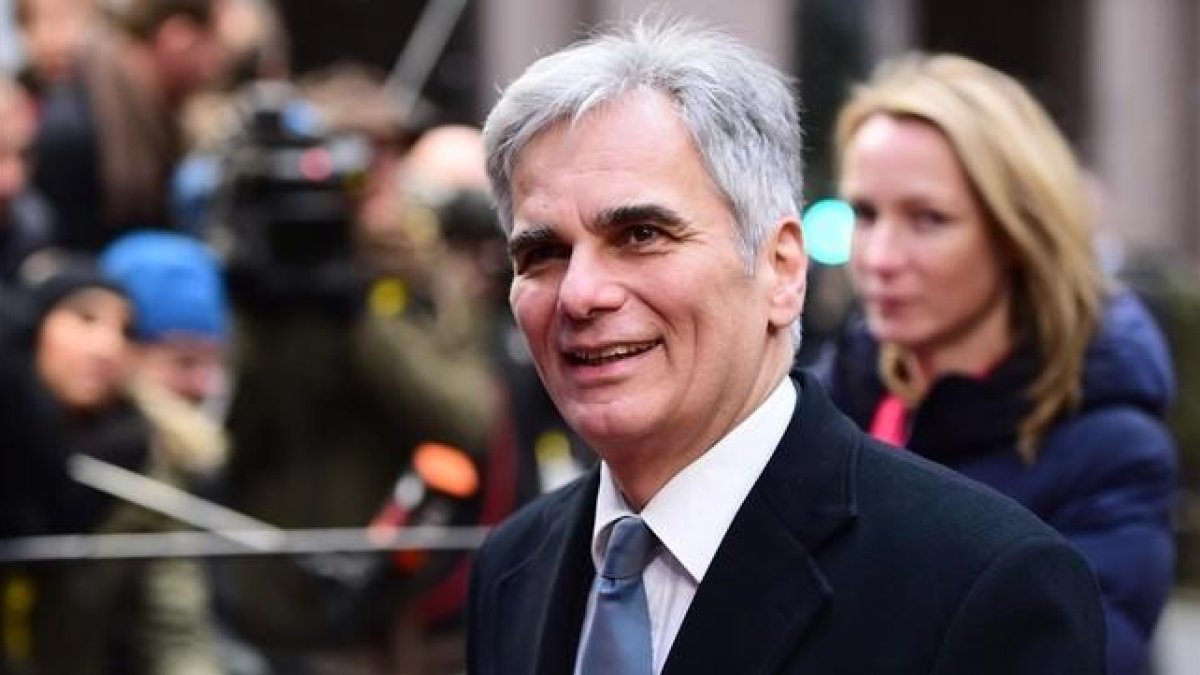 El canciller austríaco, Werner Faymann, llega a Bruselas, este jueves.-AFP / EMMANUEL DUNAND