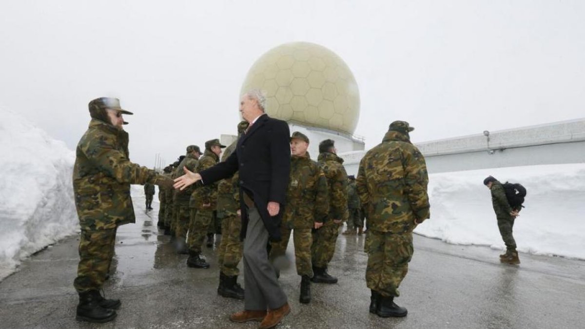 El ministro de Defensa, durante su visita.-Ministerio de Defensa
