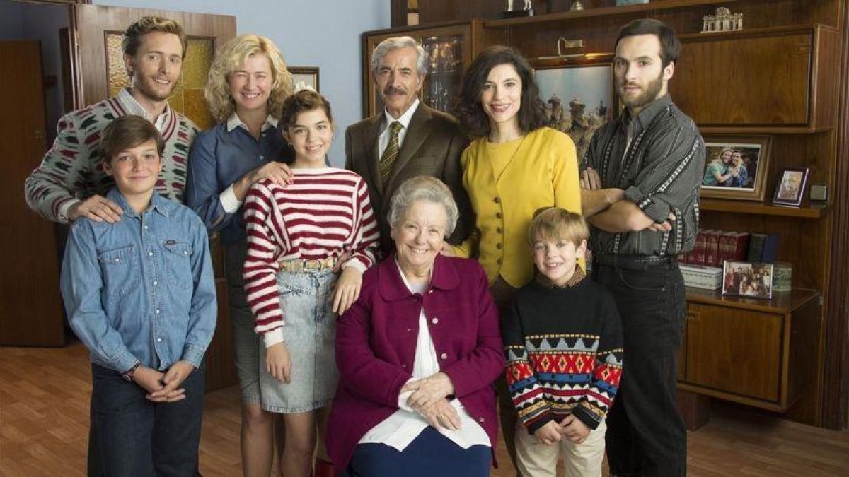Imagen promocional de los protagonistas de la serie de TVE-1 Cuéntame cómo pasó.-IRENE MERITXELL