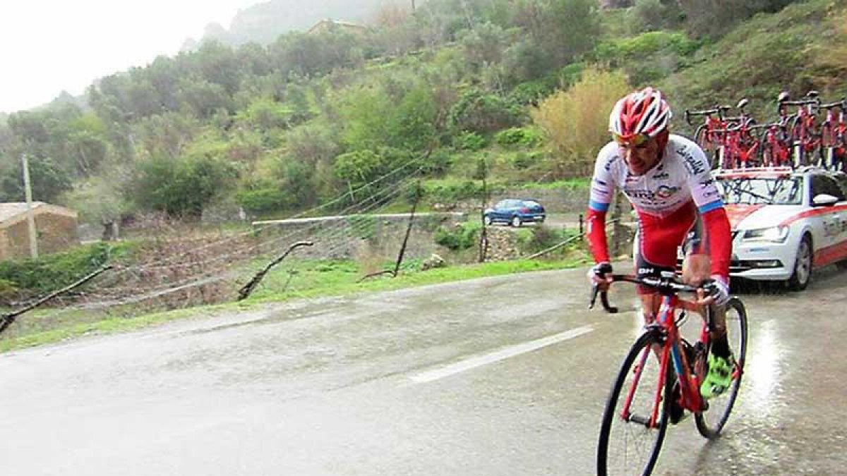 David Belda durante una ascensión en la Vuelta a la Comunidad Valenciana.-