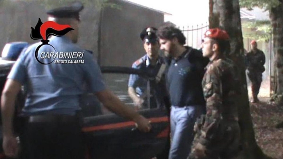 Detención el pasado año del jefe de la Ndrangheta, Ernesto Fazzalari, en Calabria.-EFE