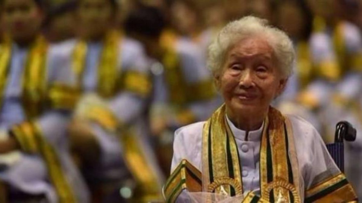 Kimlan Jinakul ha conseguido el título universitario a los 91 años-